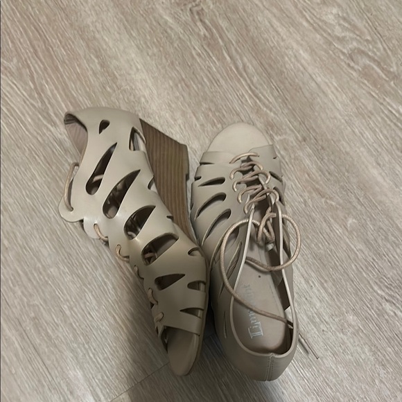 Limelight Cream Heels with Intricate Cutouts - Picture 2 of 3